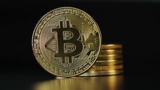 قيمة بيتكوين تصل إلى 37.5 ألف دولار