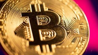 توقعات بانخفاض لسعر البيتكوين إلى 30 ألف دولار